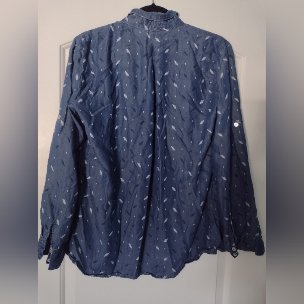 Just Living blue button up shirt breast pockets feather pattern size large NWOT - Picture 2 of 4